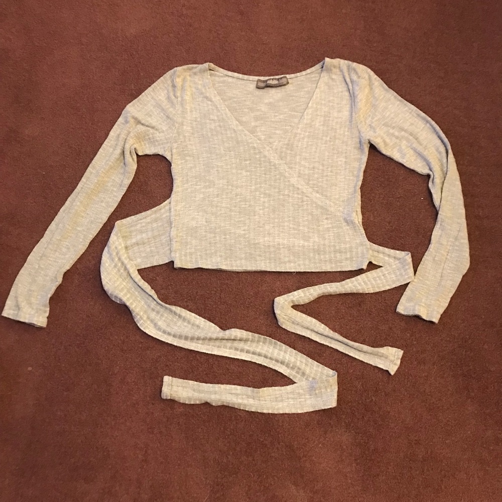 Addie S light gray long sleeve crop tie top